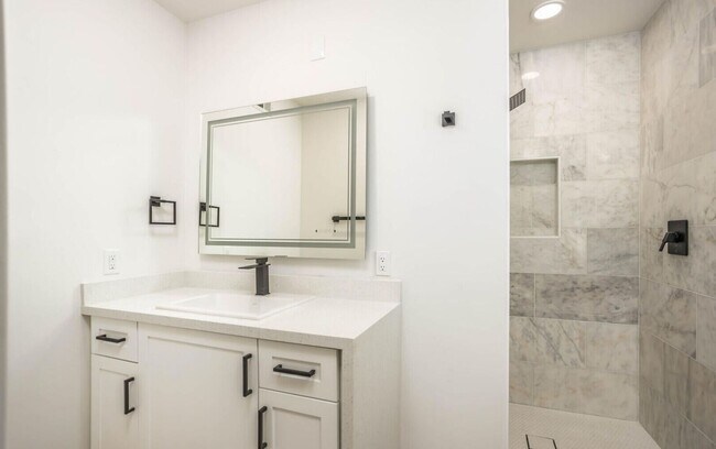 Building Photo - New Rental Price: $2,700 per month (utilities included). Special Conditions: Immediate move-in on...