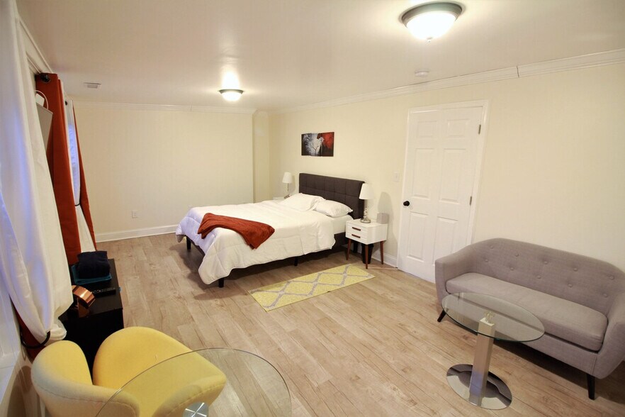 Building Photo - 3405 Newton St