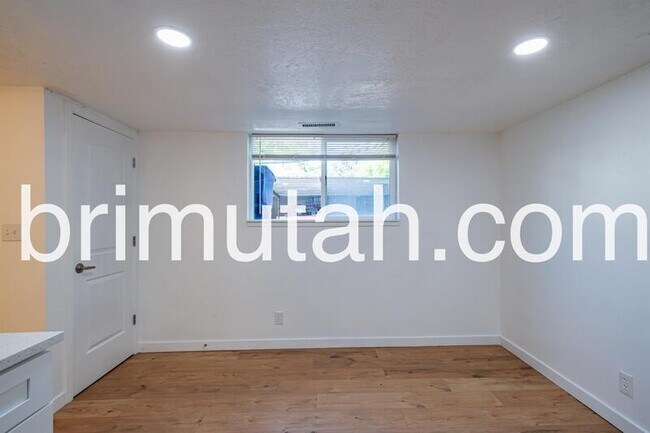 Building Photo - 2590 S 800 E