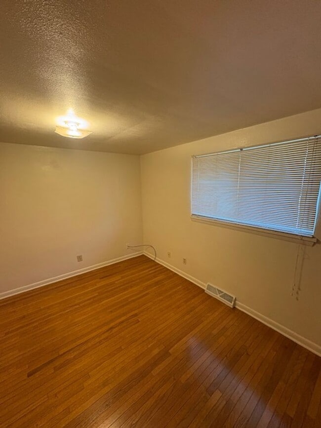 Building Photo - 2522 W Newman Pkwy