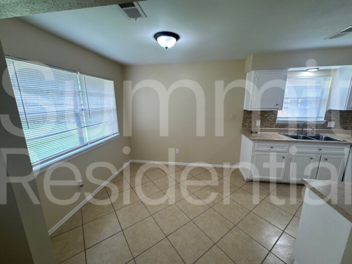 Building Photo - 7214 Foxbend Ln