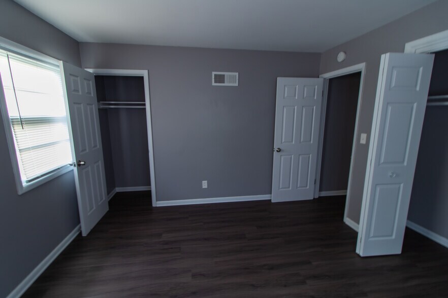 Front Bedroom - 2813 E G Ave