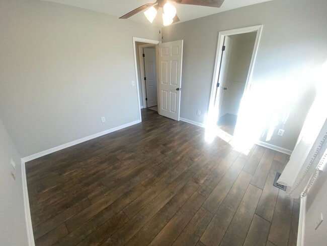 Building Photo - For Lease - 3 Bed, 2 Bath, 1232sqft Home o...