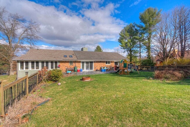 Building Photo - 202 Fincastle Dr