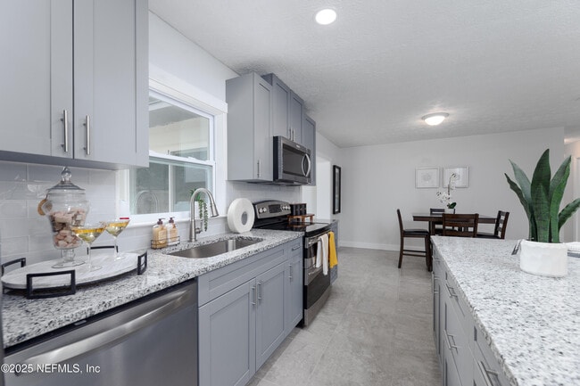 Building Photo - 7869 Jolliet Dr