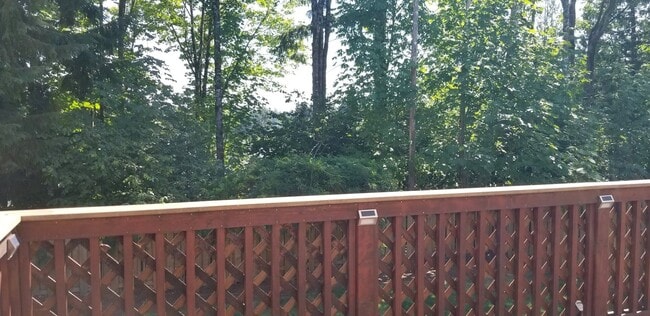 Building Photo - Move in Ready! - Tumwater Hill home with 3...