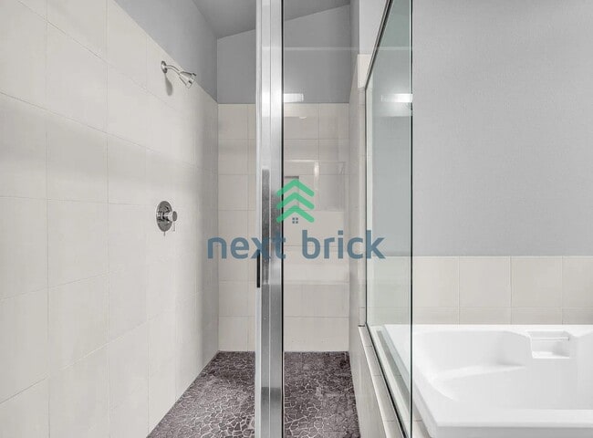 Building Photo - 3BR / 3BA Single-Family Home in Desirable Seattle Neighborhood