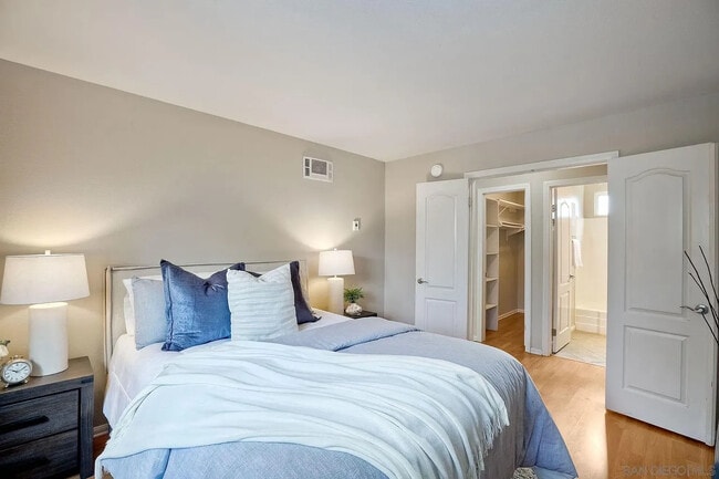 Building Photo - Bright 1BR with Private Balcony, In-Unit Laundry & Pool Access in Central San Diego