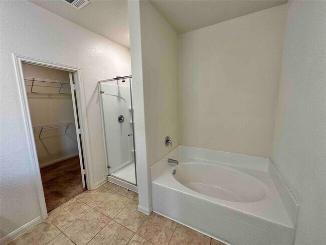 Building Photo - 1555 Twin Estates Dr