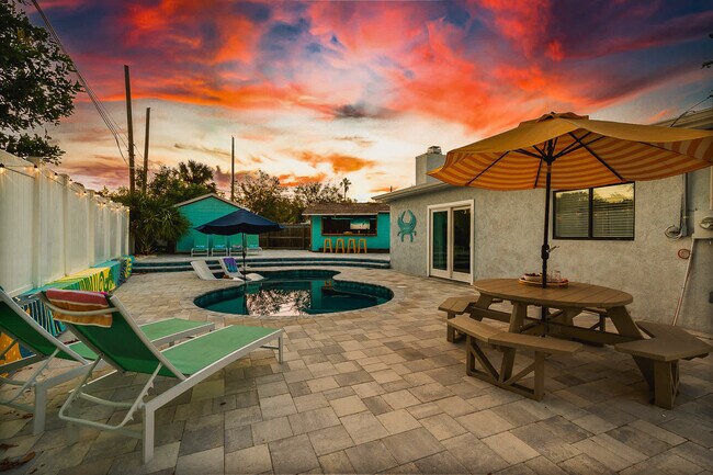 Building Photo - 6660 Date Palm Ave S