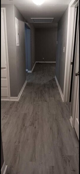 Building Photo - 523 Oak Ave