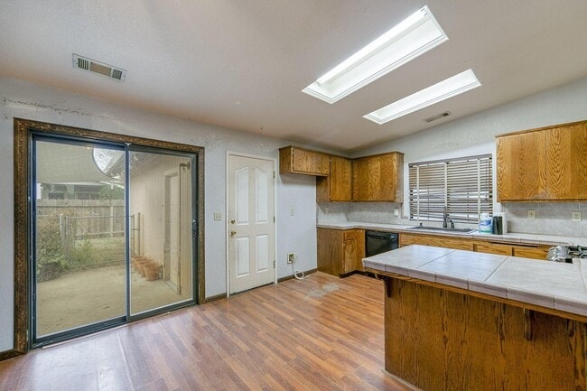 Building Photo - 3359 Billings Dr