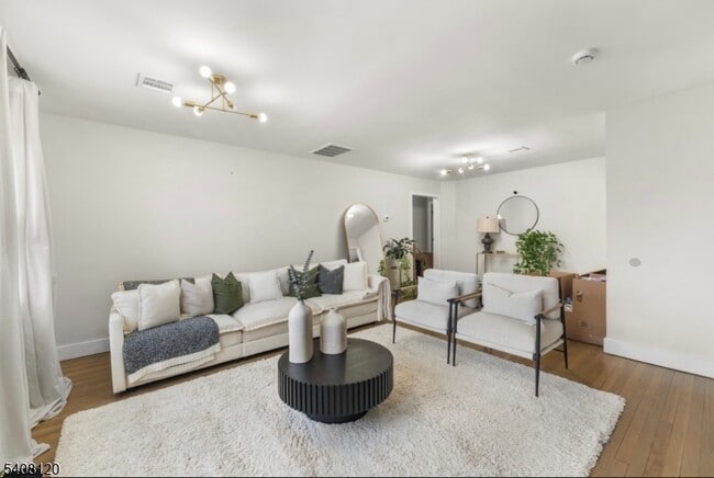 Building Photo - 22 Crescent Ct