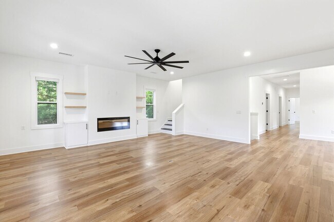 Building Photo - Custom Home in Seagate | 4 Bedrooms • 3 Bathrooms • Minutes to Wrightsville Beach