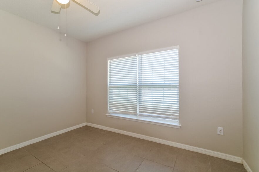 Building Photo - 116 Sail Way