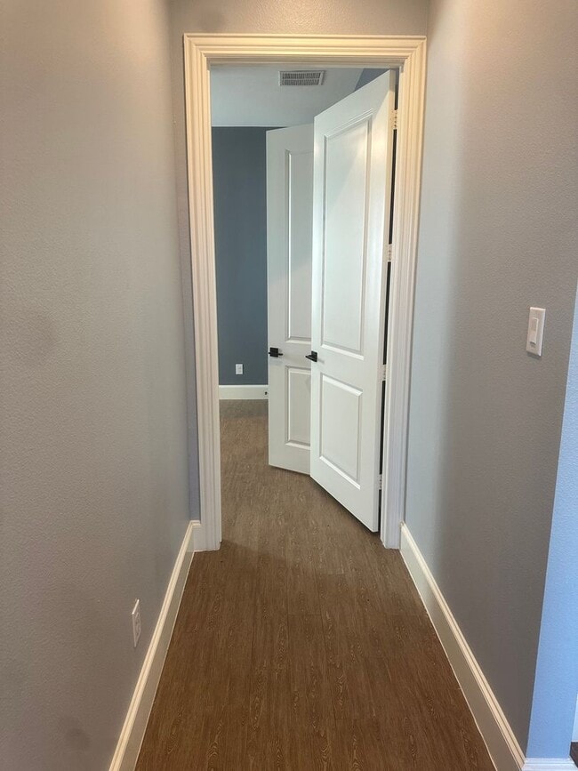 Building Photo - open concept 4bd - rent to own