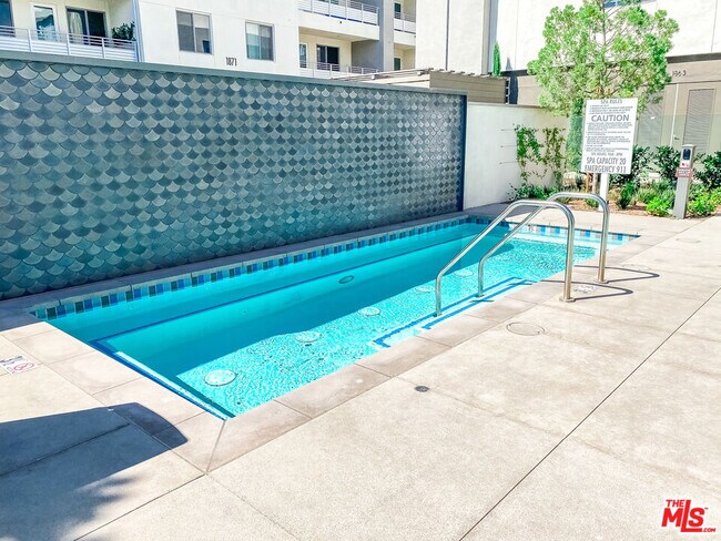 Building Photo - 1893 Union St