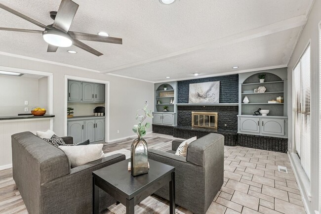 Building Photo - 4 bed, 3 bath home in OKC, OK