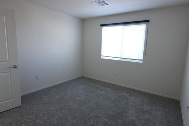 Building Photo - THREE BEDROOMS ALL WITH PRIVATE BATHROOMS
