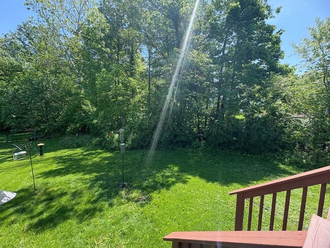 Building Photo - 3 Bedroom 1.5 Bathroom Available in Elizab...