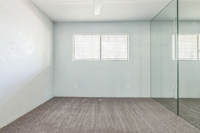 Building Photo - 701 N Los Felices Rd