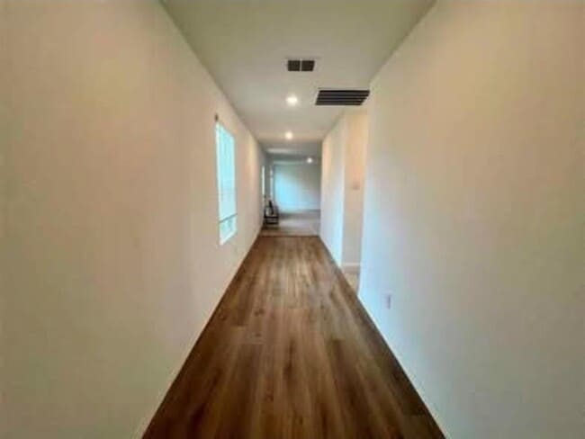 Building Photo - 420 Halfmoon Dr