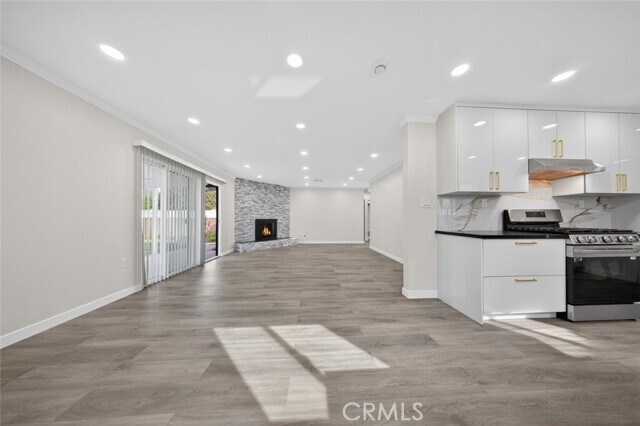 Building Photo - 15753 Cohasset St