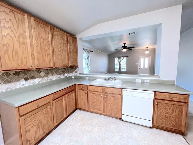 Building Photo - 102 Wren Cove