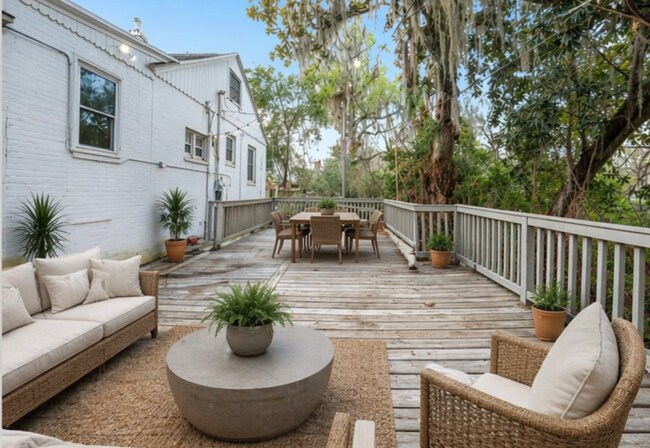 Building Photo - 6-Bedroom Home: Includes 6 parking spots!