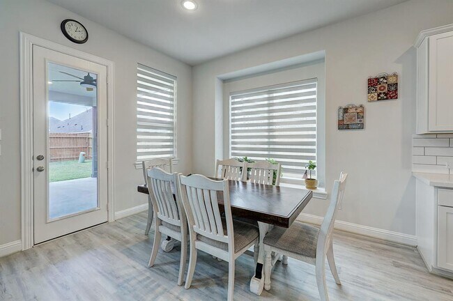 Building Photo - 142 Sunray Creek Dr