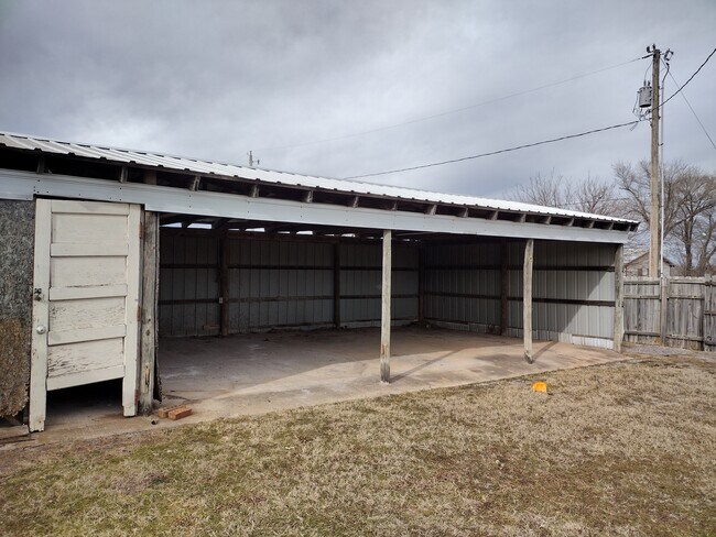 Building Photo - 1501 SW Monroe Ave