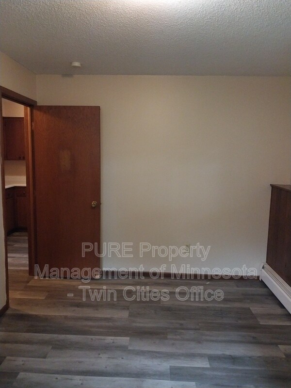 Building Photo - 144 13th Ave S