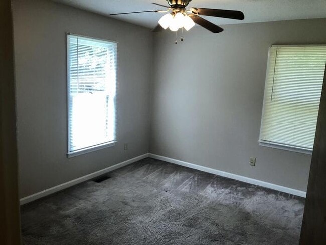 Building Photo - 296 Park Ln