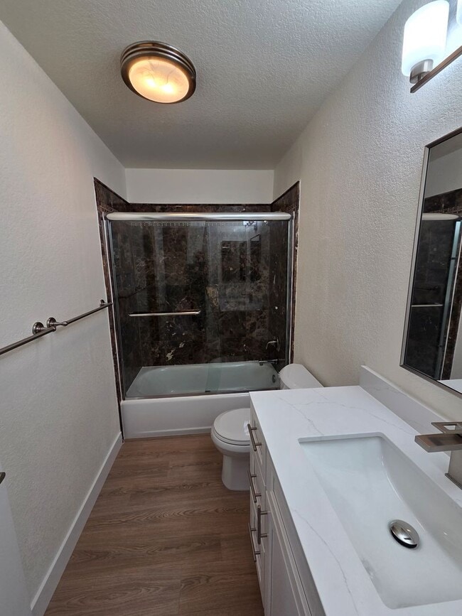 Building Photo - Large 2 Bedroom, 2 Bath Condo in San Ramon