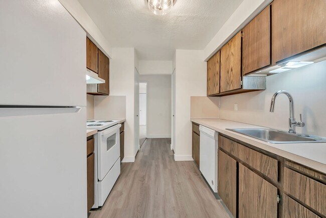 Building Photo - 1628-1628 Madras St SE