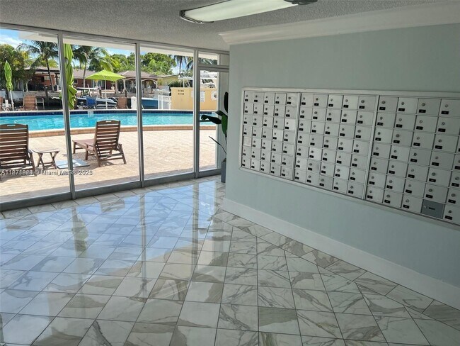 Building Photo - 2000 NE 135th St