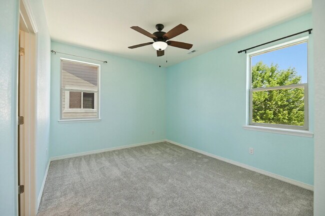 Building Photo - $4,340.95, 5 Beds - 3.5 Bath, Single Family Home in Broomfield with Pool Access!