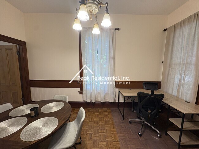 Building Photo - Furnished 1bd/1ba Midtown Duplex!