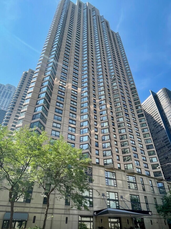 Primary Photo - 401 E Ontario St