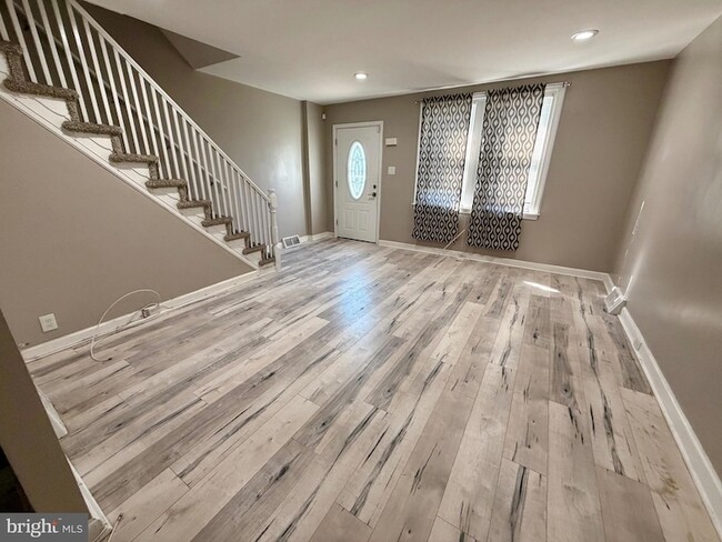 Building Photo - 6527 Tulip St