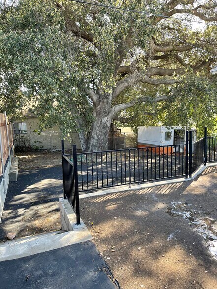Building Photo - 4803 Lowell Ave