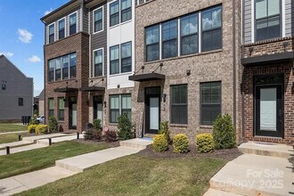 Building Photo - Room in Townhome on Broad River Ln