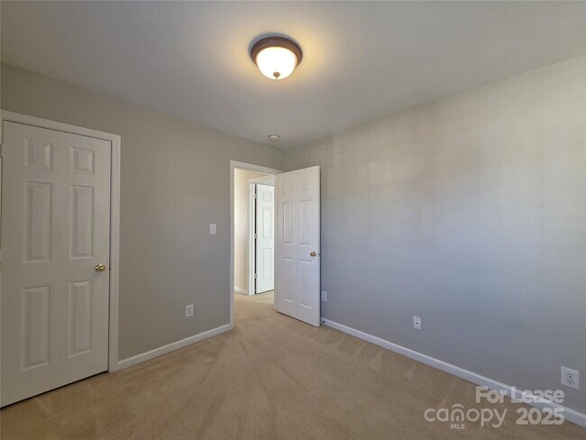 Building Photo - 10619 Trolley Run Dr