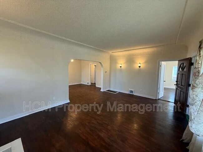 Building Photo - 1201 S Van Ness Ave