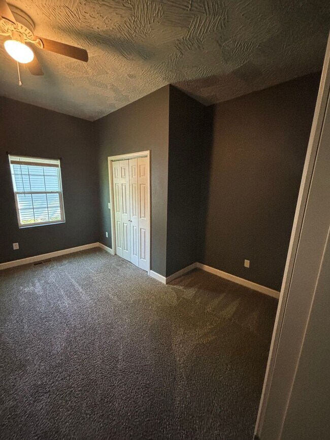 Building Photo - 2027 N Weller Ave