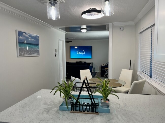 Building Photo - 1815 Bahama Dr