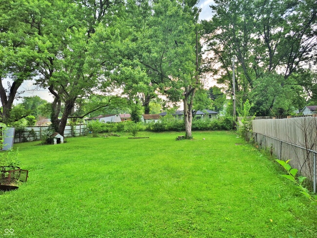 Building Photo - 2725 Kristen Dr W