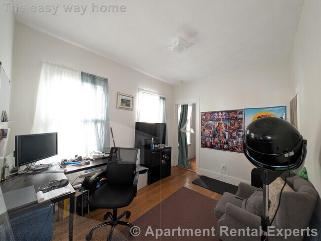 Building Photo - 35 Pearson Rd