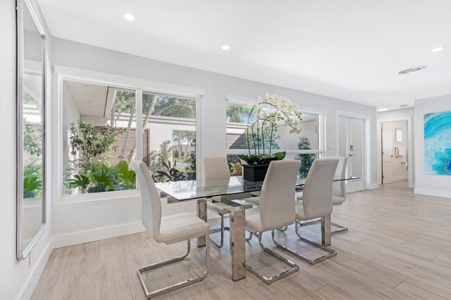 Building Photo - 5821 NE 14th Way