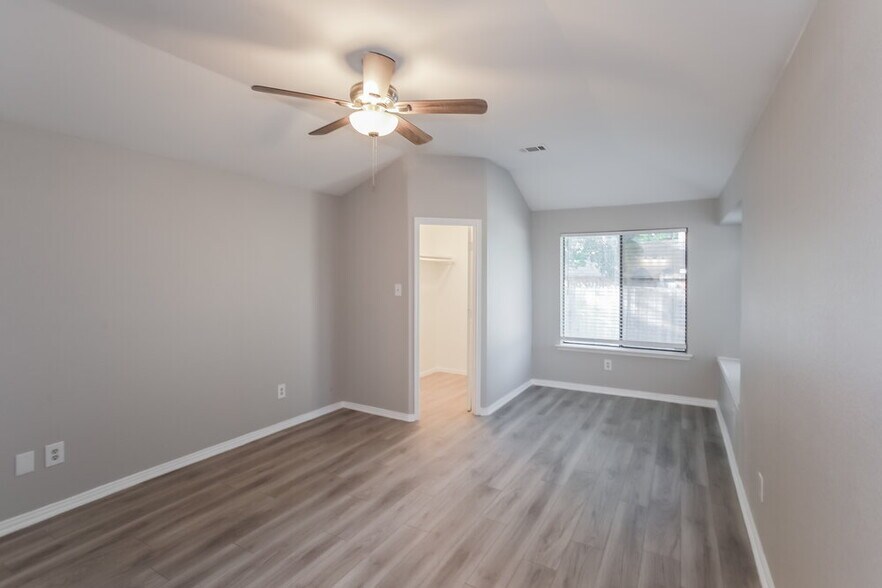 Building Photo - 216 Lantana Dr